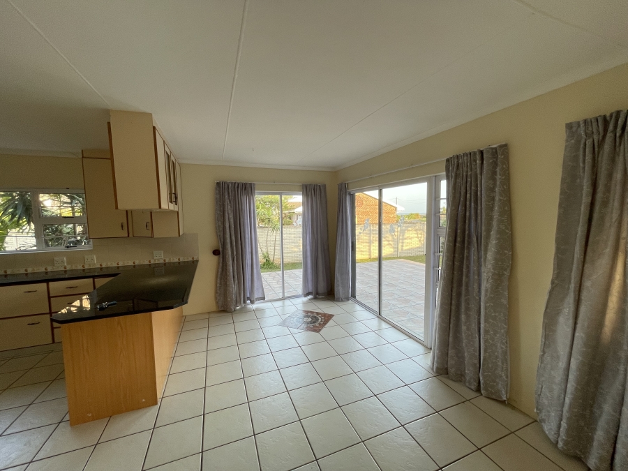 To Let 3 Bedroom Property for Rent in Kidds Beach Eastern Cape